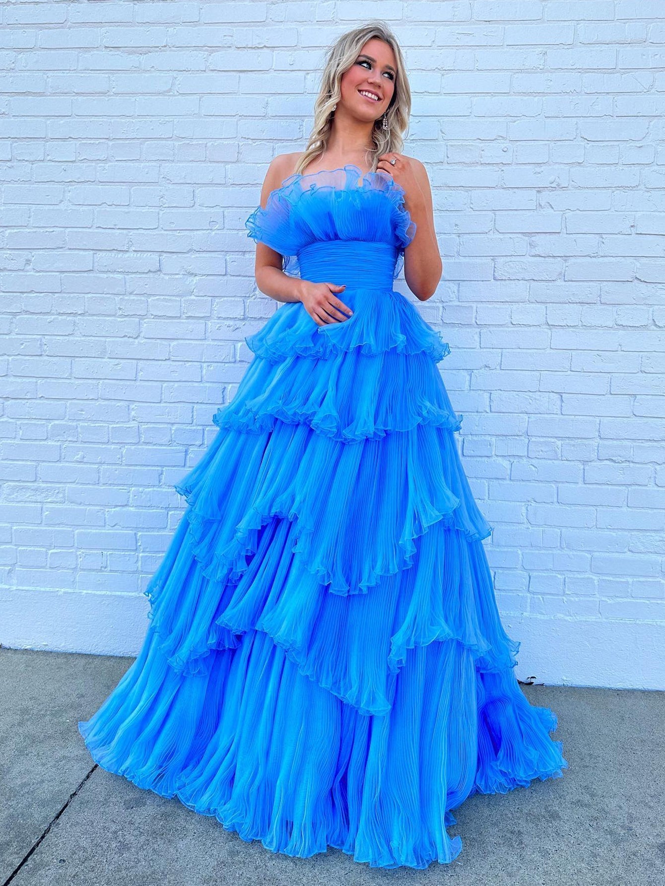 Roycebridal Vanessa | Trägerloses A-Linien-Ballkleid aus gestuftem Knittertüll