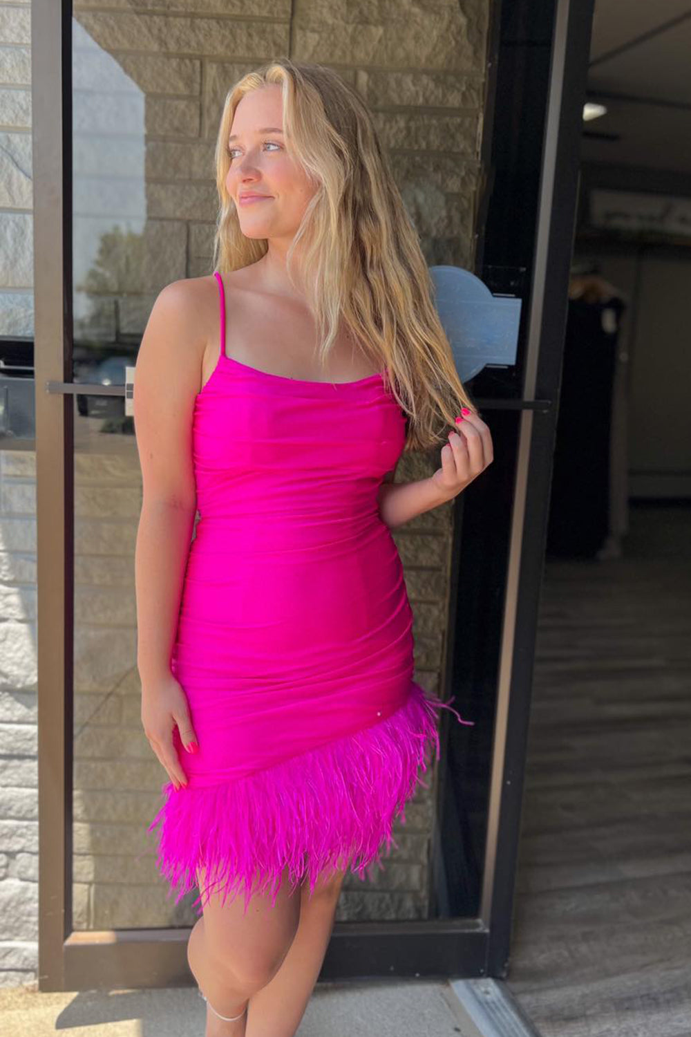 Anastasia |Etuiblaues Homecoming-Kleid mit Federn