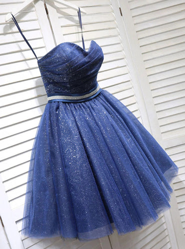 Robe de bal courte bleue à paillettes et perles