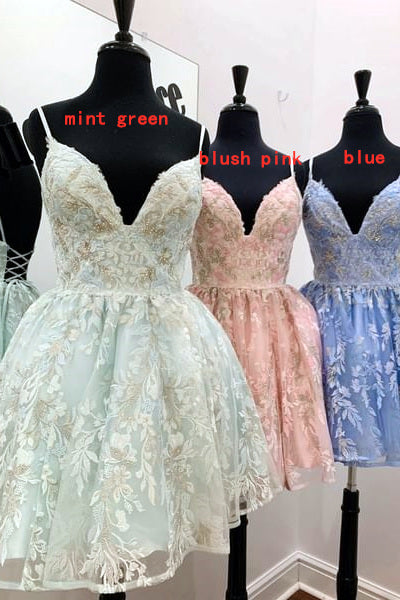 Mel | Robe de soirée courte en dentelle à bretelles spaghetti et coupe trapèze