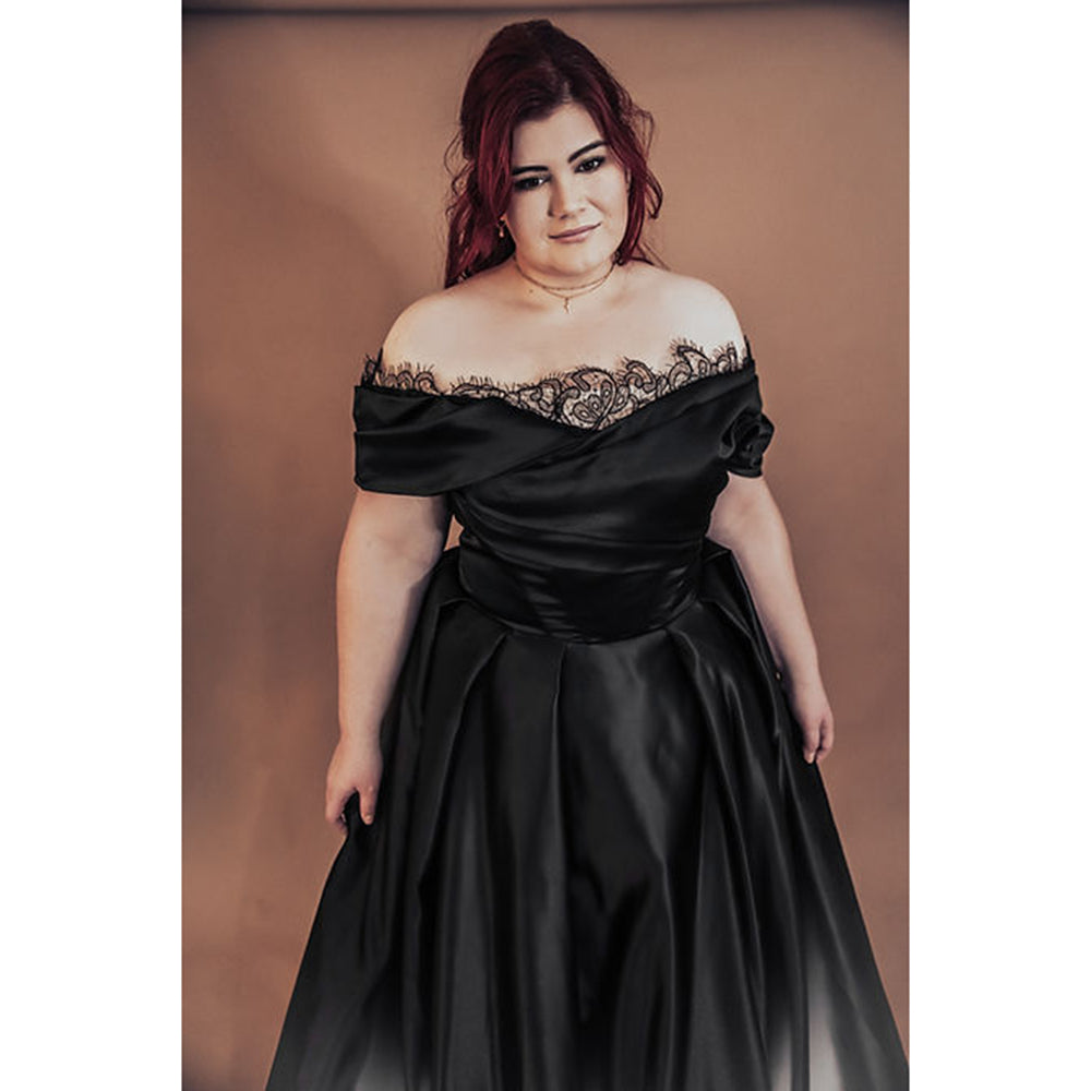 Sexy Lace Strapless Neck Off the Shoulder Short Sleeve Back Lace Up Satin A Line Gothic Black Wedding Dress