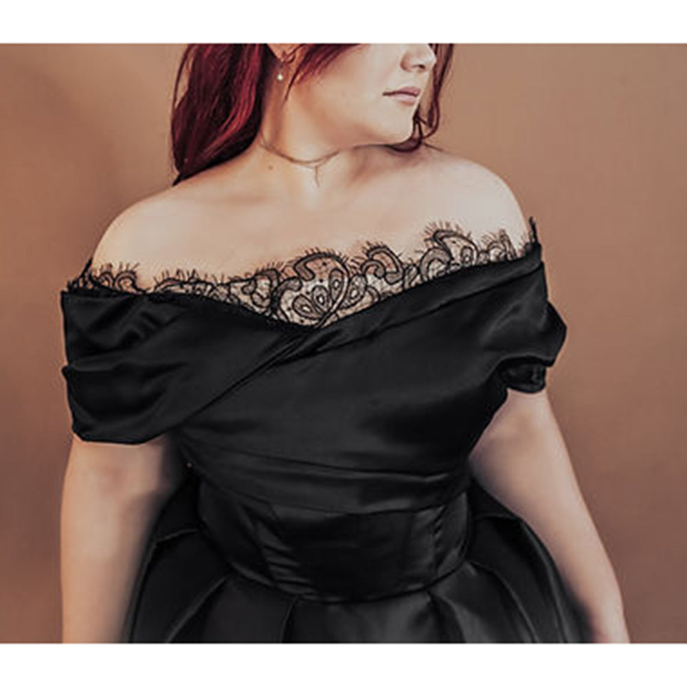 Sexy Lace Strapless Neck Off the Shoulder Short Sleeve Back Lace Up Satin A Line Gothic Black Wedding Dress