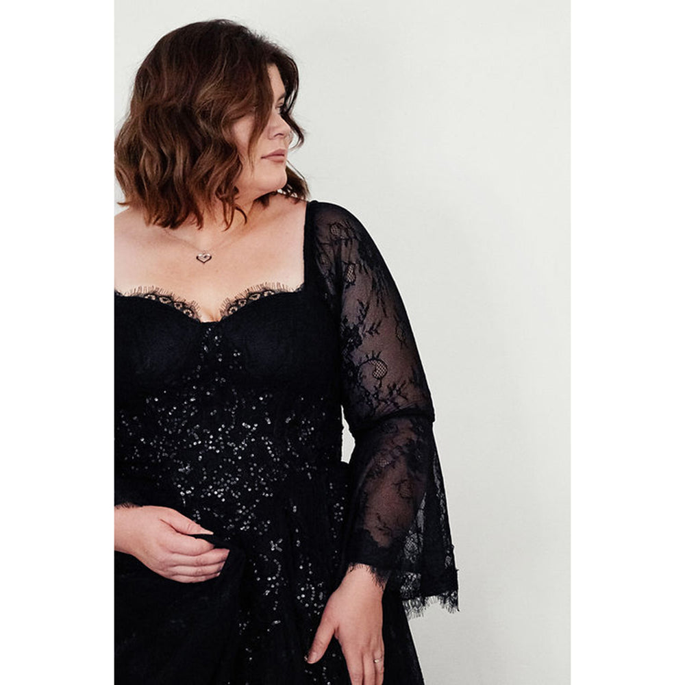 Elegant Sweetheart Neck Long Flare Sleeve Back Lace Up Full Lace A Line Gothic Black Wedding Dress