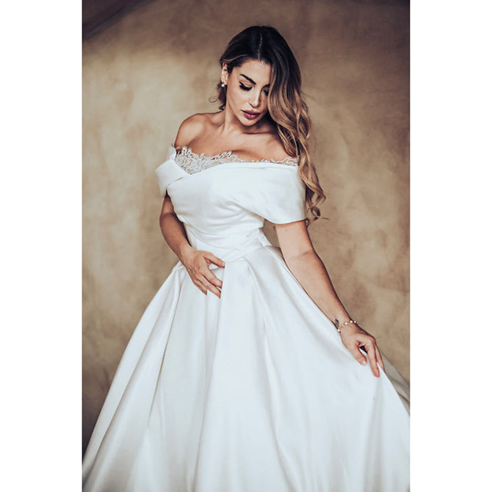 Sexy Lace Strapless Neck Off the Shoulder Short Sleeve Back Lace Up Satin A Line Gothic Black Wedding Dress