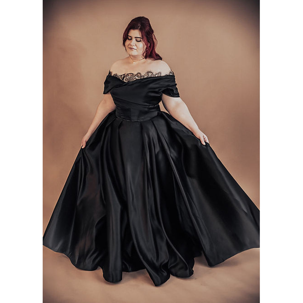 Sexy Lace Strapless Neck Off the Shoulder Short Sleeve Back Lace Up Satin A Line Gothic Black Wedding Dress