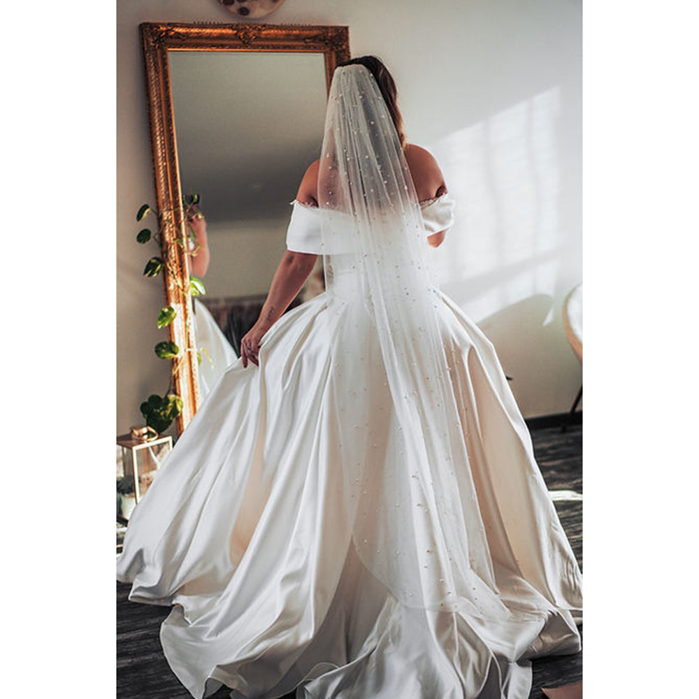 Sexy Lace Strapless Neck Off the Shoulder Short Sleeve Back Lace Up Satin A Line Gothic Black Wedding Dress