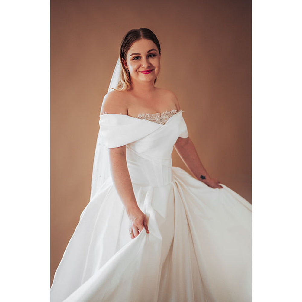 Sexy Lace Strapless Neck Off the Shoulder Short Sleeve Back Lace Up Satin A Line Gothic Black Wedding Dress