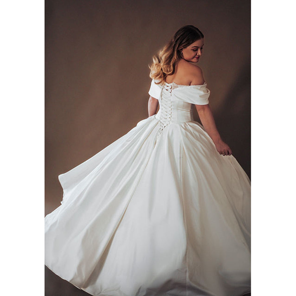 Sexy Lace Strapless Neck Off the Shoulder Short Sleeve Back Lace Up Satin A Line Gothic Black Wedding Dress
