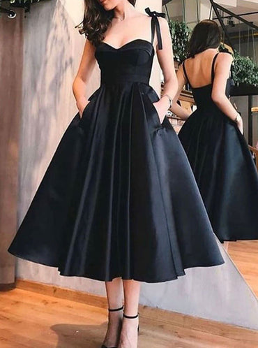 Robe de soirée trapèze simple en satin noir sans manches