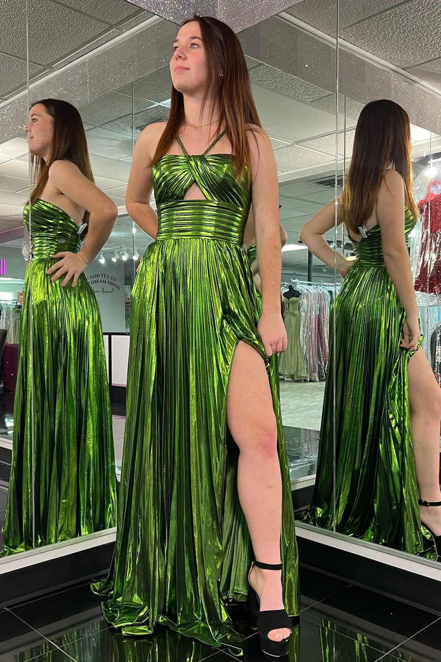 Roycebridal Madalyn | Langes Ballkleid mit Schlitz und Spaghettiträgern in Metallic-Optik
