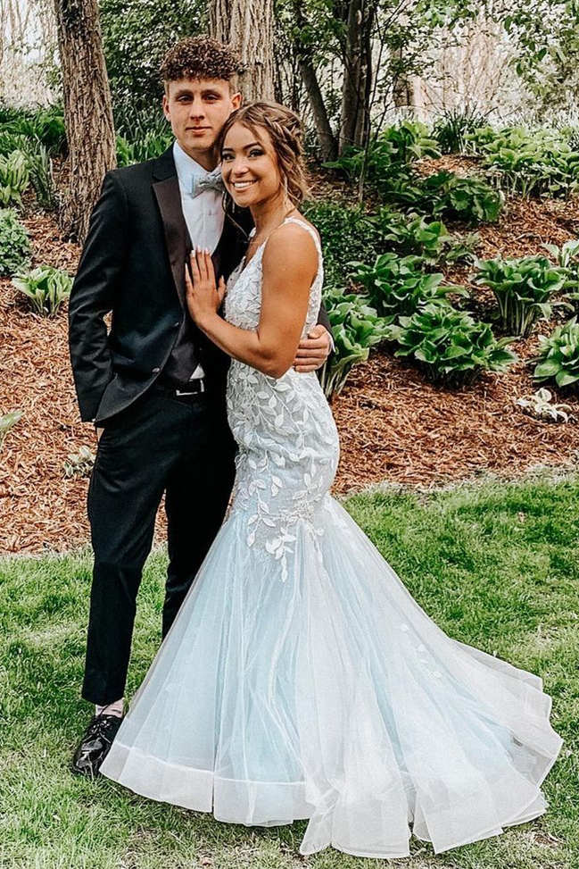 Robe de bal trompette à col en V vert menthe avec appliqués