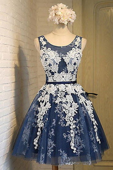 Robe de soirée courte bleu clair en tulle et dentelle avec bretelles
