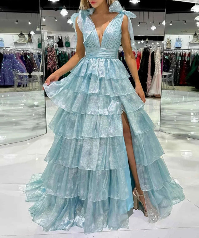 Roycebridal August | Rosa Ballkleid mit glitzernden Trägern, tiefem Ausschnitt und Stufen