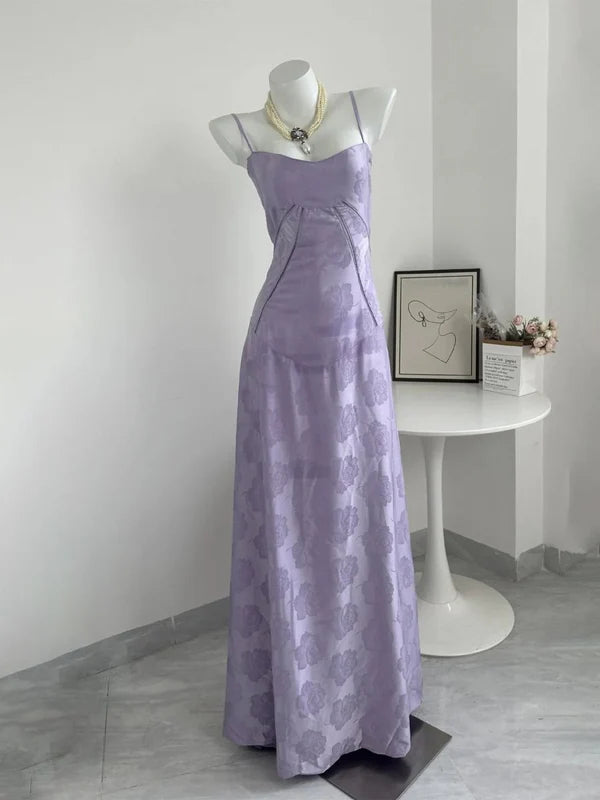 Robe de bal trapèze bleue plissée avec découpe en satin