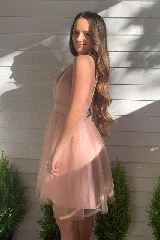 Winifred |A-Linien-Heimkehrkleid aus Tüll mit tiefem V-Ausschnitt in Blush