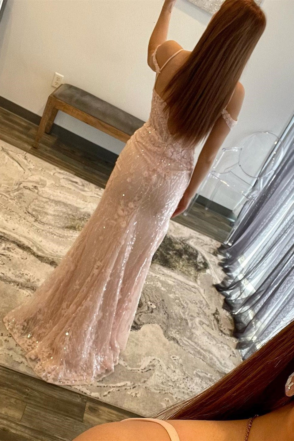 Robe de bal sirène en dentelle pailletée et bretelles spaghetti avec fente