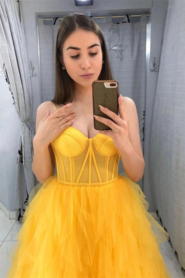 Vivian | Robe longue de soirée en tulle jaune à bretelles spaghetti