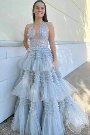 Rotes Ballkleid mit Neckholder und Rüschen und Tüllapplikationen