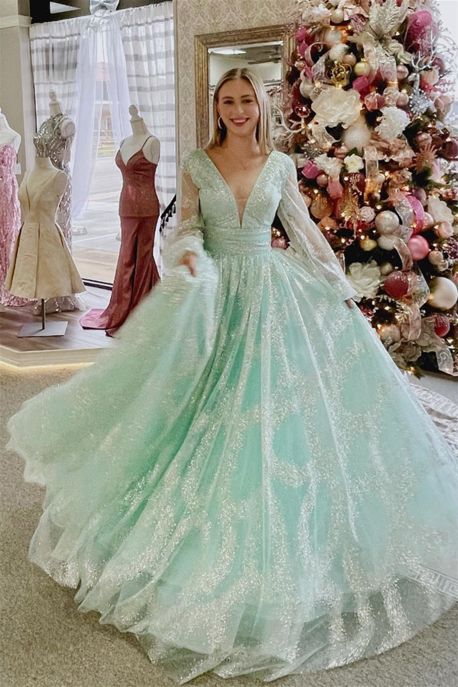 Roycebridal Sandy | Langes Ballkleid in Dusty Sage mit tiefem V-Ausschnitt, Illusionsärmeln und Perlenbesatz