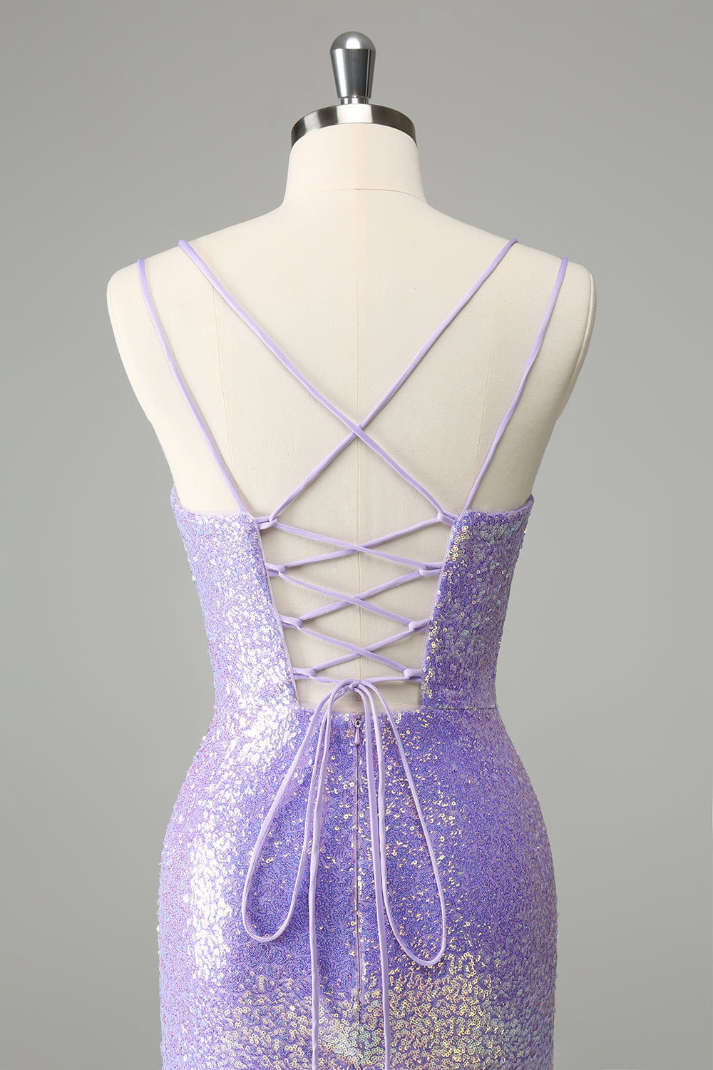 Wunderschönes, figurbetontes, fliederfarbenes, kurzes Homecoming-Kleid mit Korsett und Pailletten und Quaste