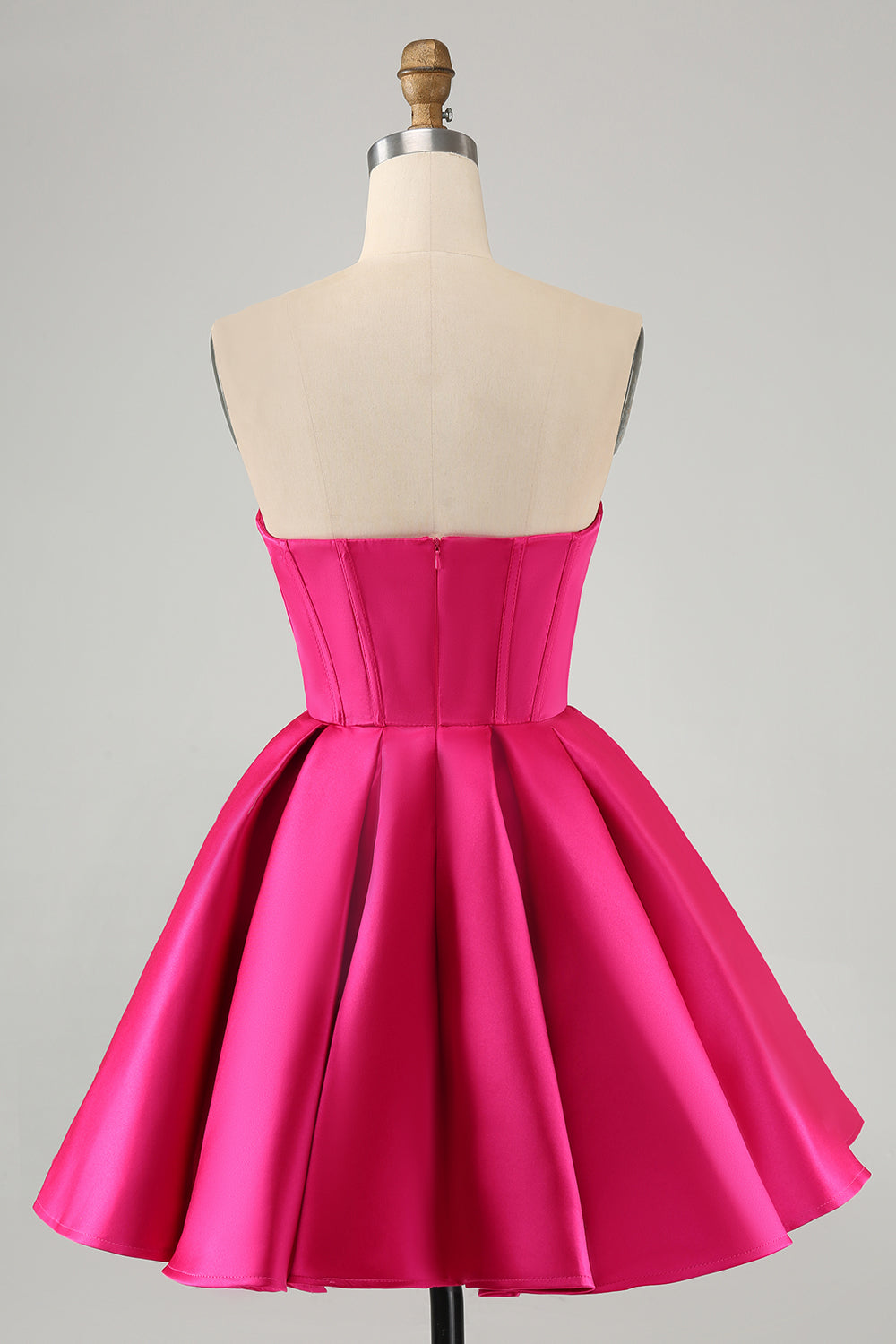 Jolie robe de soirée courte fuchsia à décolleté en cœur et corset avec perles