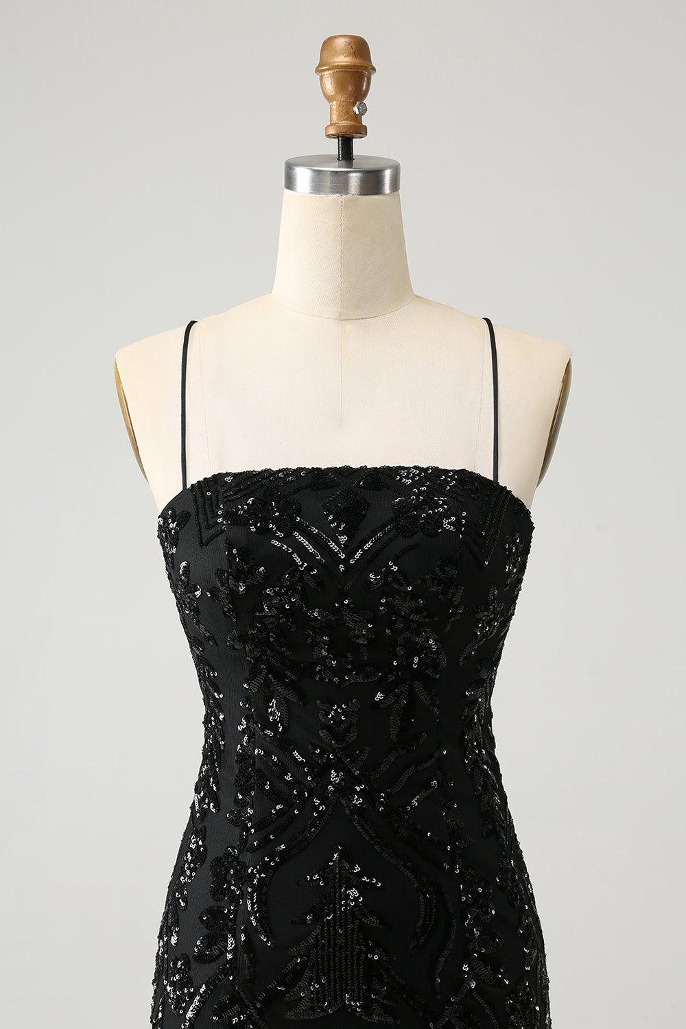Robe de soirée courte noire moulante à bretelles spaghetti et lacets dans le dos avec paillettes