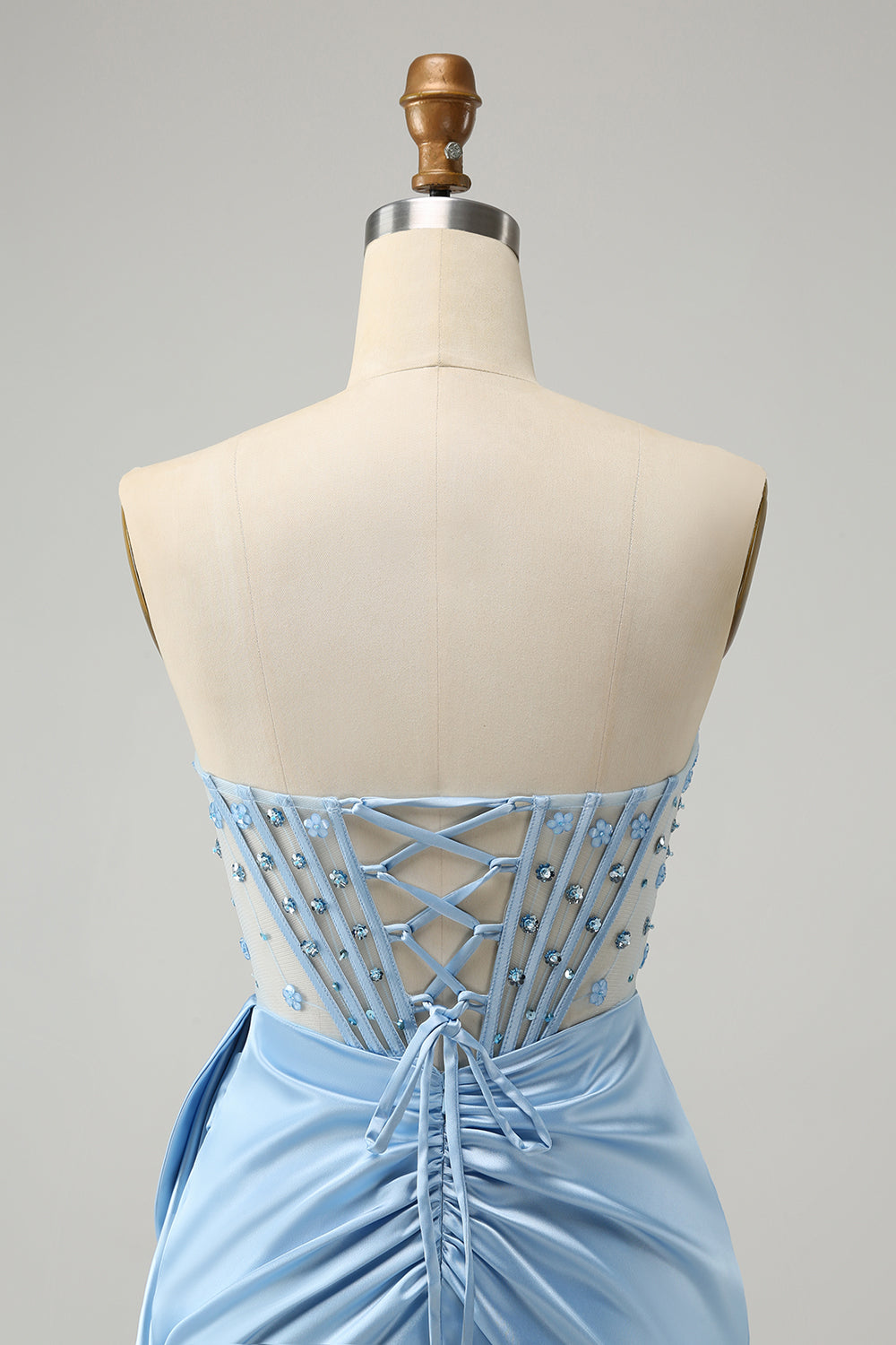 Stilvolles blaues, figurbetontes, herzförmiges, plissiertes Korsett-Kurz-Homecoming-Kleid mit Perlen