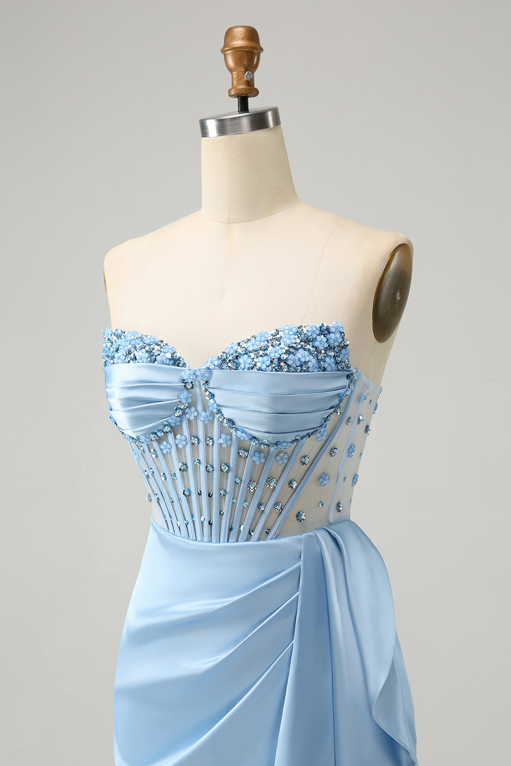 Stilvolles blaues, figurbetontes, herzförmiges, plissiertes Korsett-Kurz-Homecoming-Kleid mit Perlen