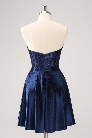 Süßes, marineblaues, trägerloses A-Linien-Heimkehrkleid mit Korsett und Perlen und Schleife
