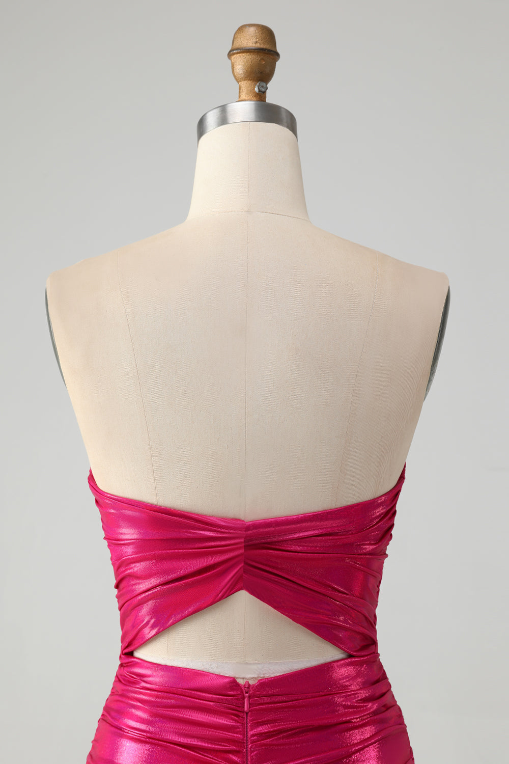 Schickes trägerloses, plissiertes, fuchsiafarbenes, enges Homecoming-Kleid