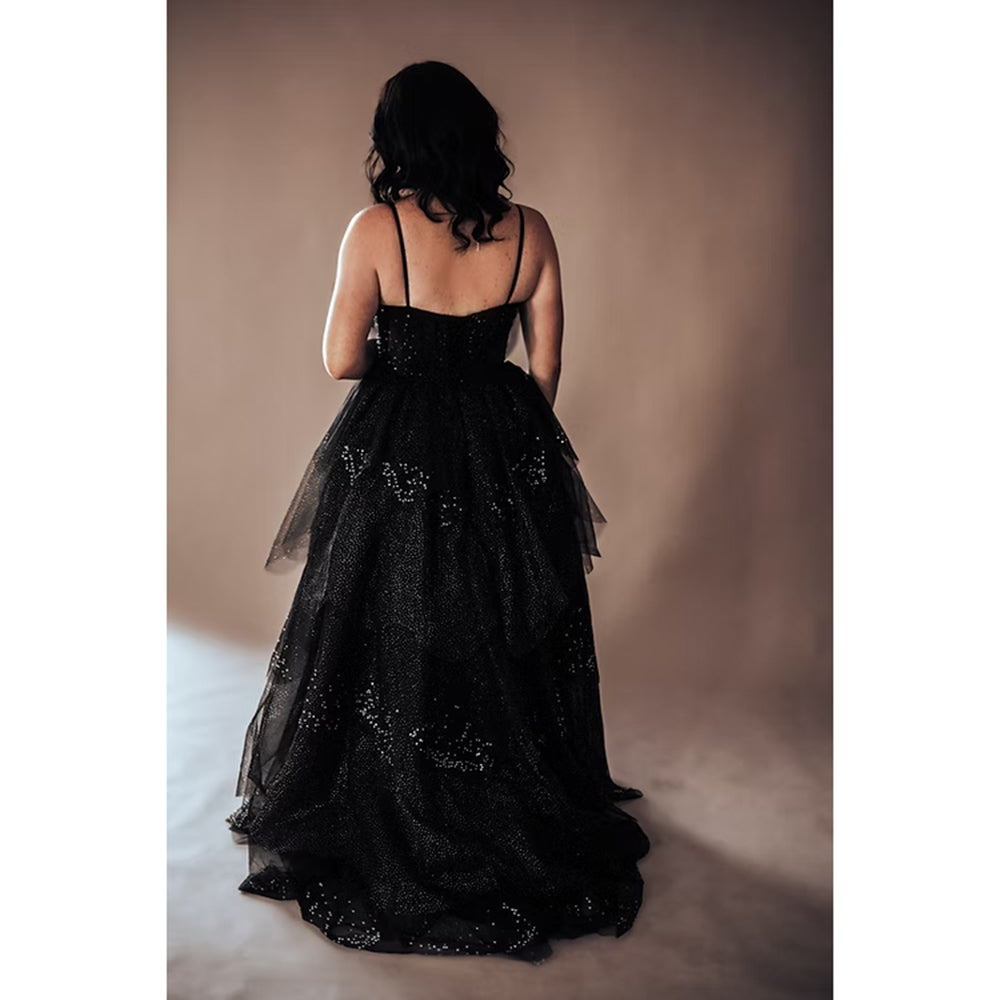 Sexy Scalloped Neck Spaghetti Straps Lace Open Back Lace Tulle A Line Gothic Black Wedding Dress