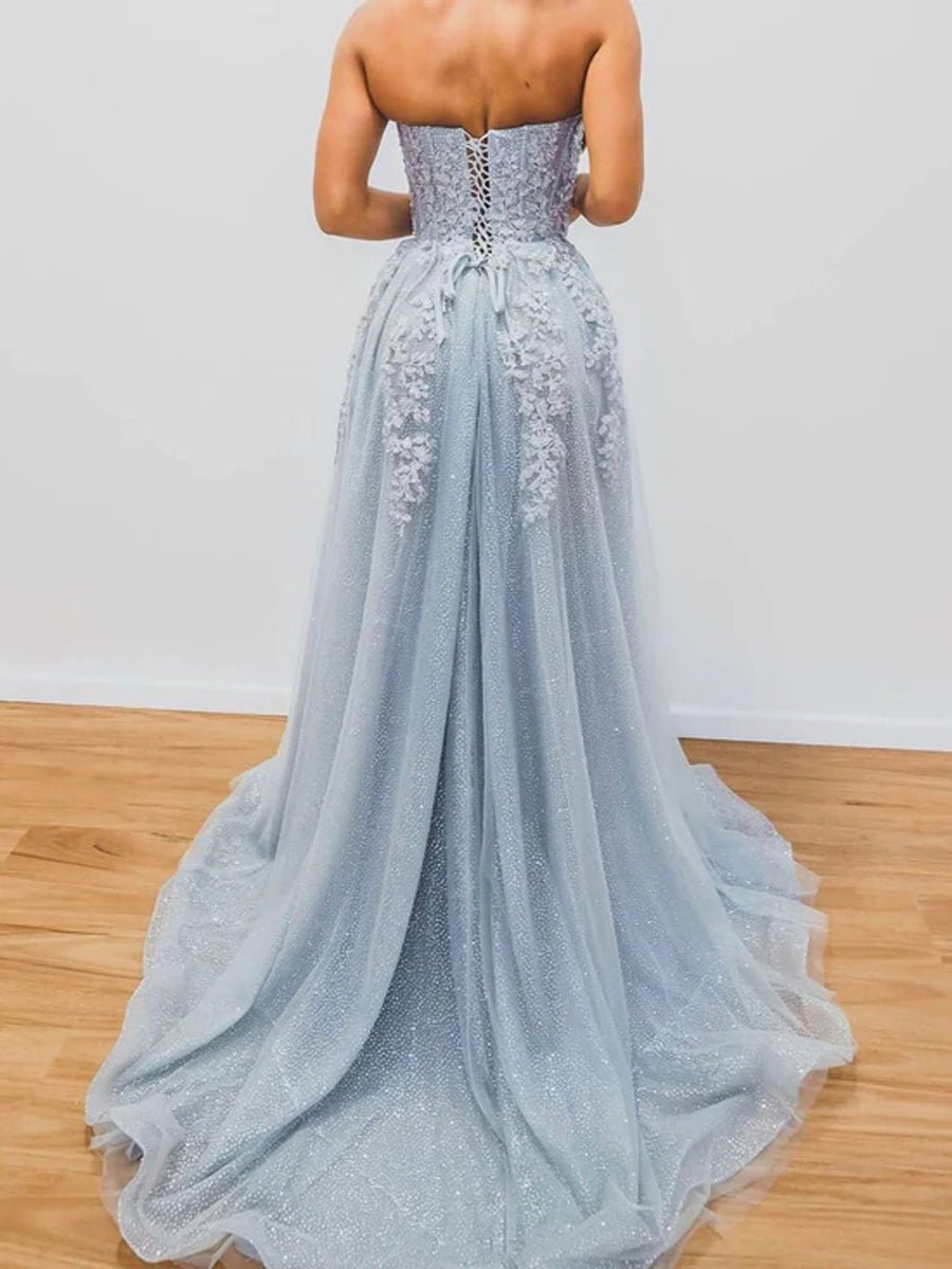 Jenna | Robe de soirée trapèze scintillante et brillante, traîne courte, sans manches, décolleté en cœur, tulle avec applications fendues et perles