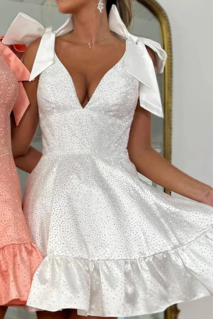 Robe fourreau courte noire asymétrique avec perles