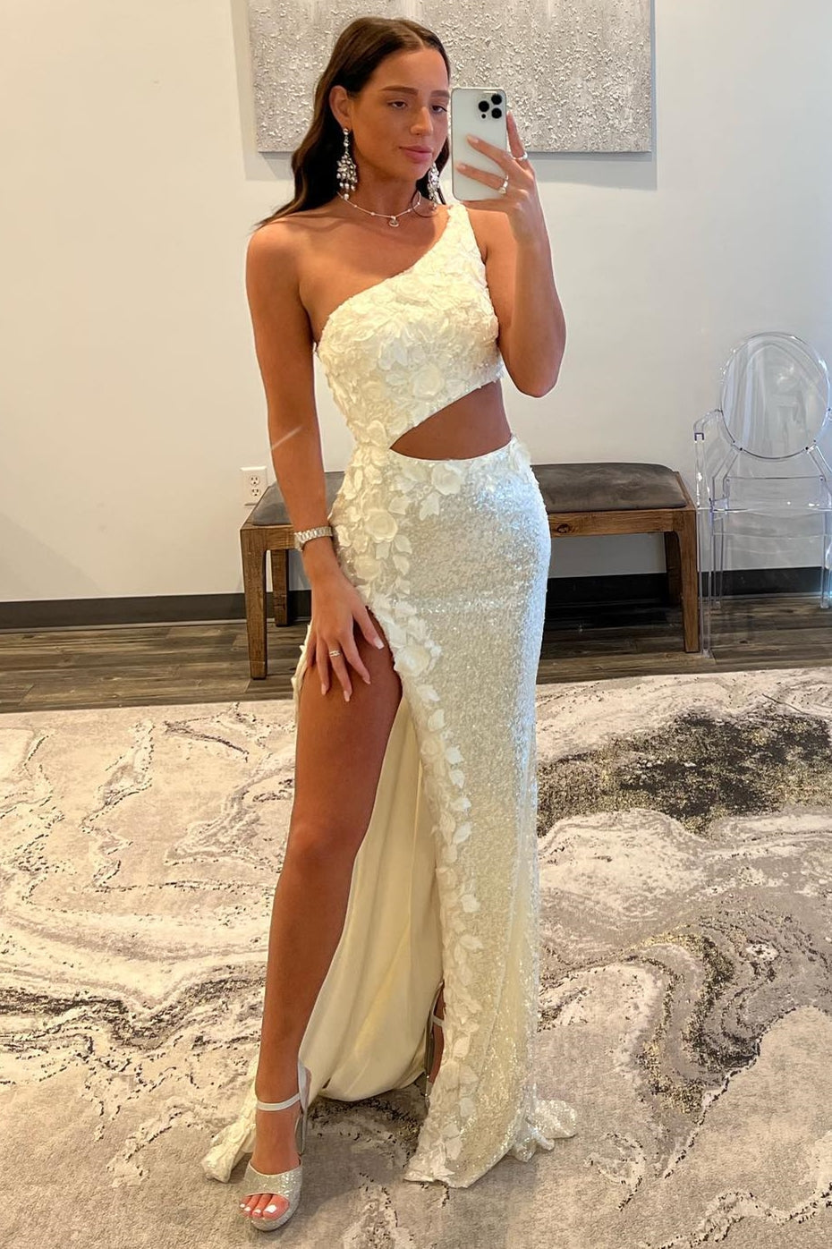 Roycebridal Gracelyn |Etuikleid mit One-Shoulder-Träger, Pailletten und 3D-Applikationen