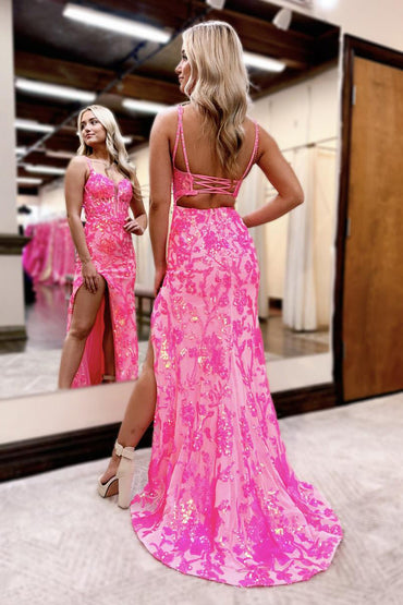 Robe de bal sirène en dentelle à paillettes rose avec décolleté en cœur et fente
