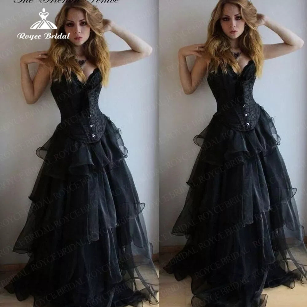 Robe de mariée trapèze en organza noir avec appliques en dentelle, manches en cœur, personnalisable, à volants et à plusieurs niveaux