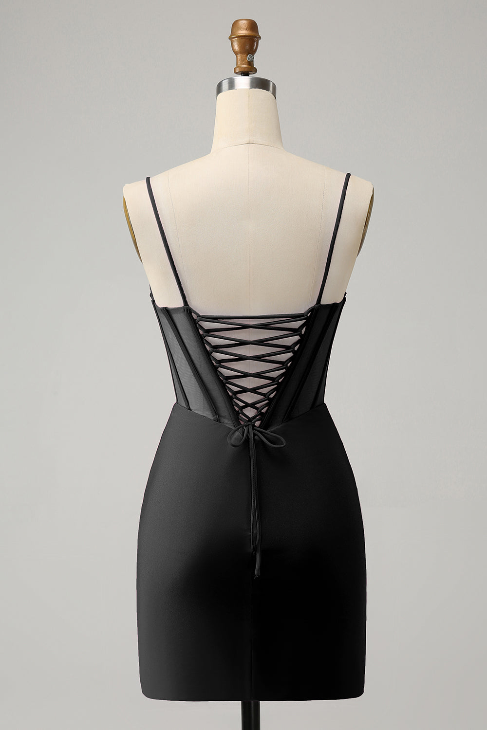 Stilvolles lilafarbenes, figurbetontes, kurzes Homecoming-Kleid mit Perlenbesatz und Schnürung am Rücken