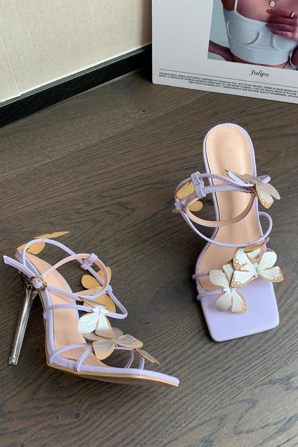 Talon aiguille haut papillon à brides croisées