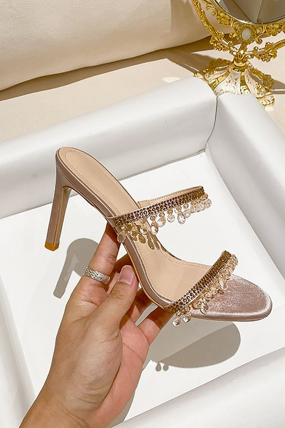 Sandale à talon aiguille haut blush à bout ouvert et deux brides avec perles