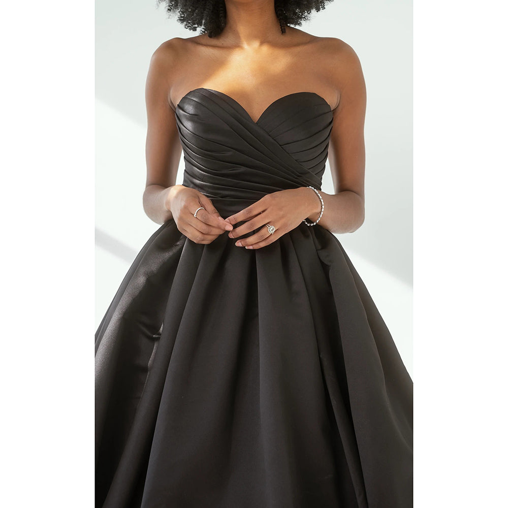 Classic Gothic Black Wedding Dresses Satin Ballgown with Strapless Sweetheart Neckline