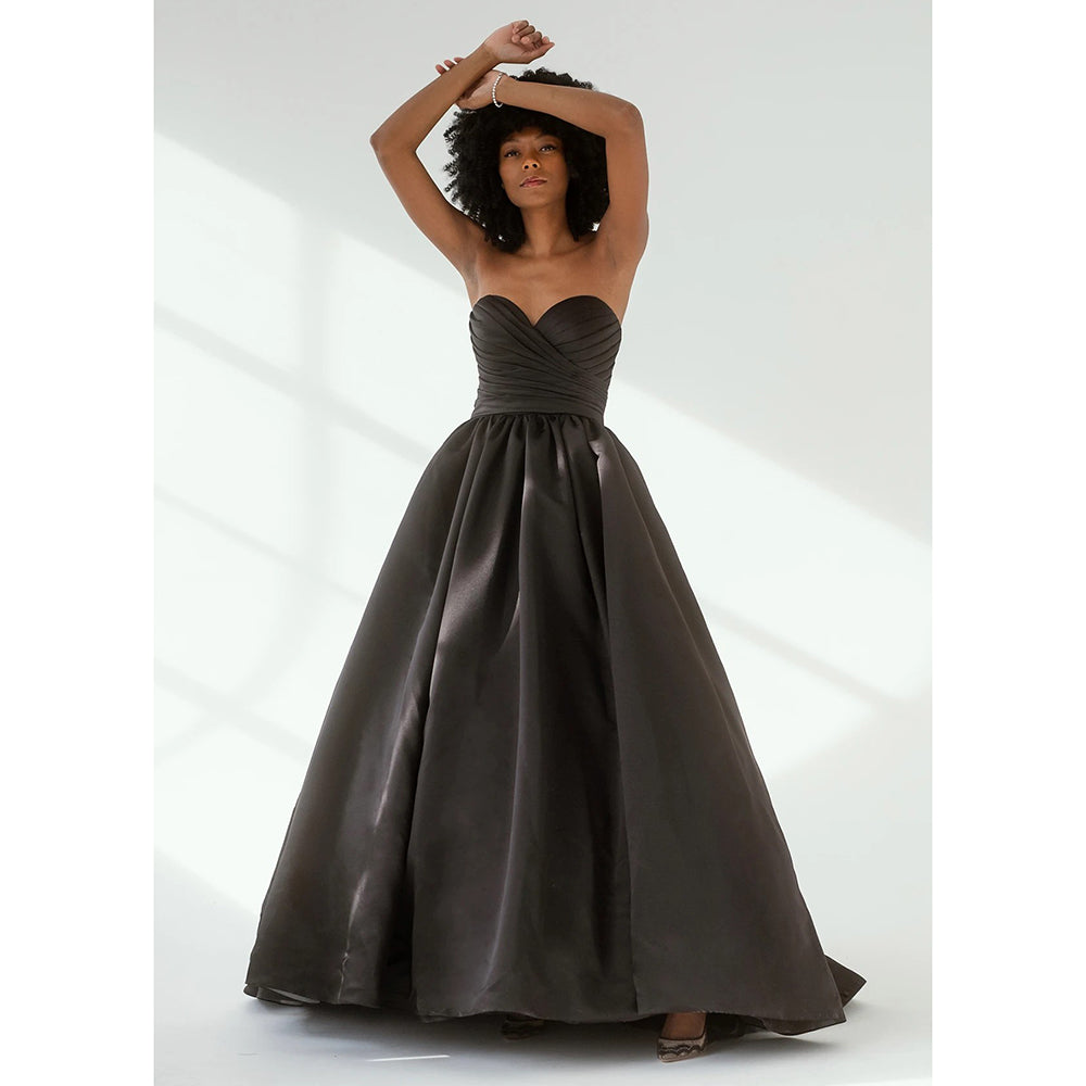 Classic Gothic Black Wedding Dresses Satin Ballgown with Strapless Sweetheart Neckline