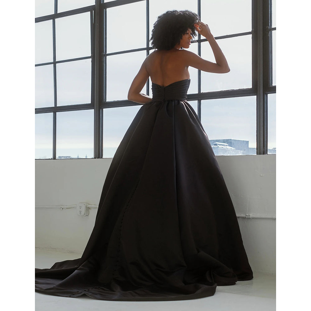 Classic Gothic Black Wedding Dresses Satin Ballgown with Strapless Sweetheart Neckline