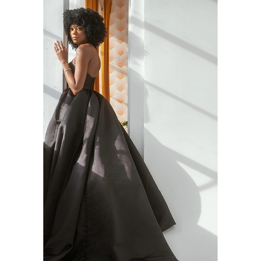 Classic Gothic Black Wedding Dresses Satin Ballgown with Strapless Sweetheart Neckline