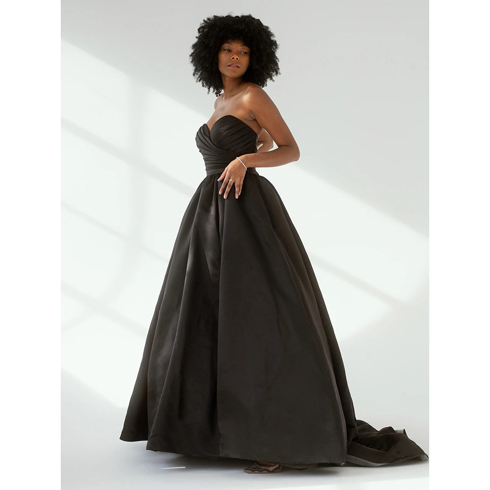 Classic Gothic Black Wedding Dresses Satin Ballgown with Strapless Sweetheart Neckline