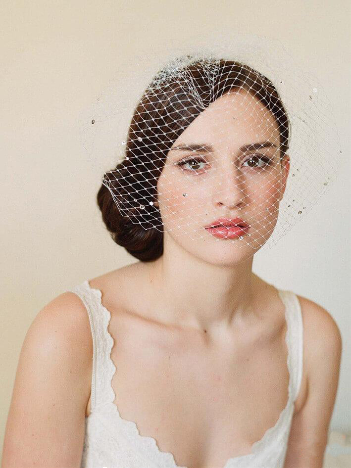 Roycebridal Vintage Elfenbeinfarbener Brautschleier aus Netzstoff im Vogelkäfig-Stil mit winzigen Kristallen