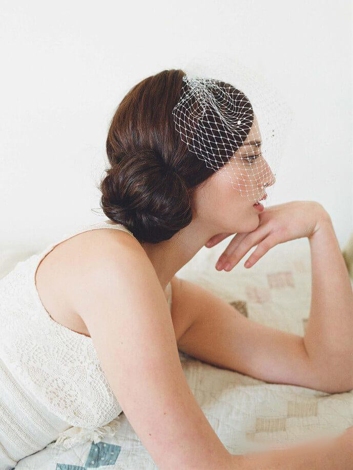 Roycebridal Vintage Elfenbeinfarbener Brautschleier aus Netzstoff im Vogelkäfig-Stil mit winzigen Kristallen