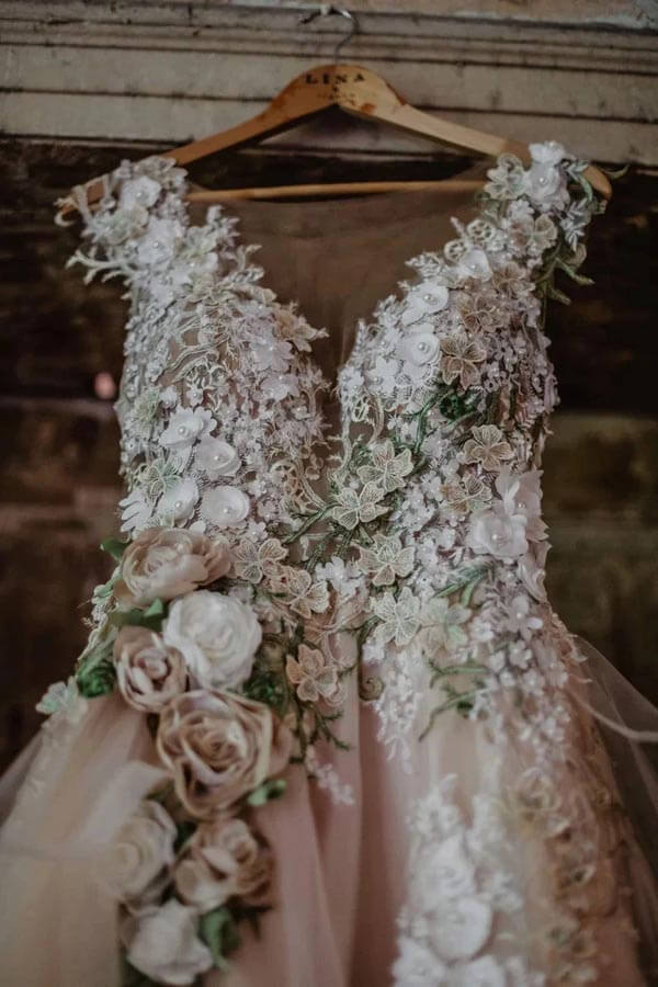 Elegant Tulle A-line V-neck Floral Lace Wedding Dresses, Bridal Gown, MW1009 | bridal dress | wedding gown | affordable wedding dress | musebridals.com
