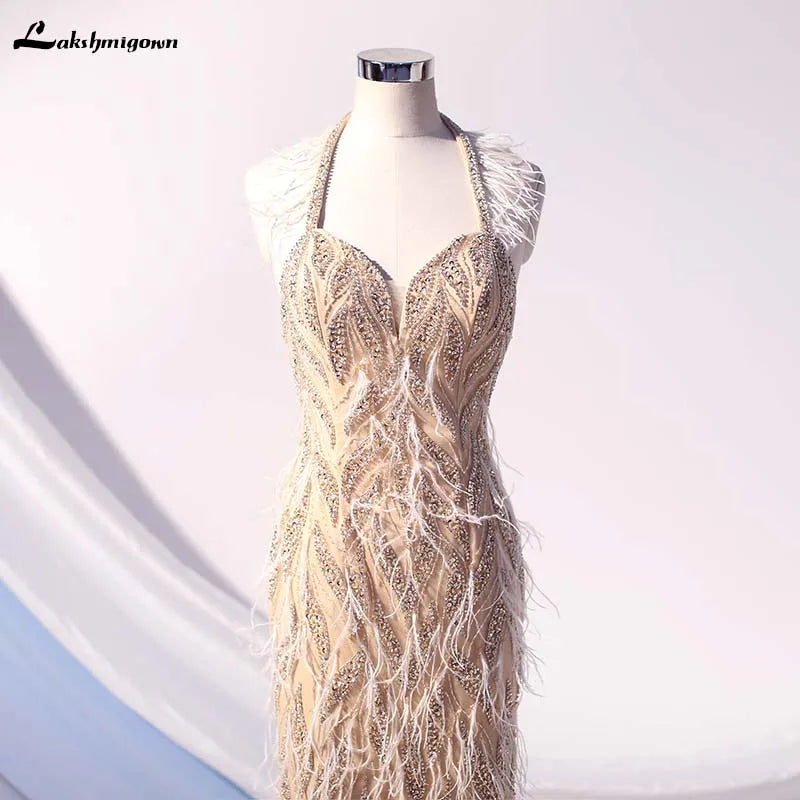 Roycebridal Lakshmigown Couture Neckholder-Abendkleid mit Federn, lang, hautfarben, Kristalle, Perlen, rückenfrei, formelles Abendkleid, Robe de Soiree