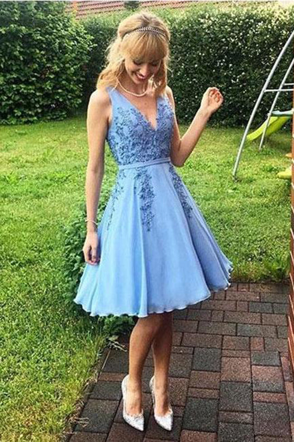 Robe de soirée sexy à col en V profond et longueur genou avec appliques