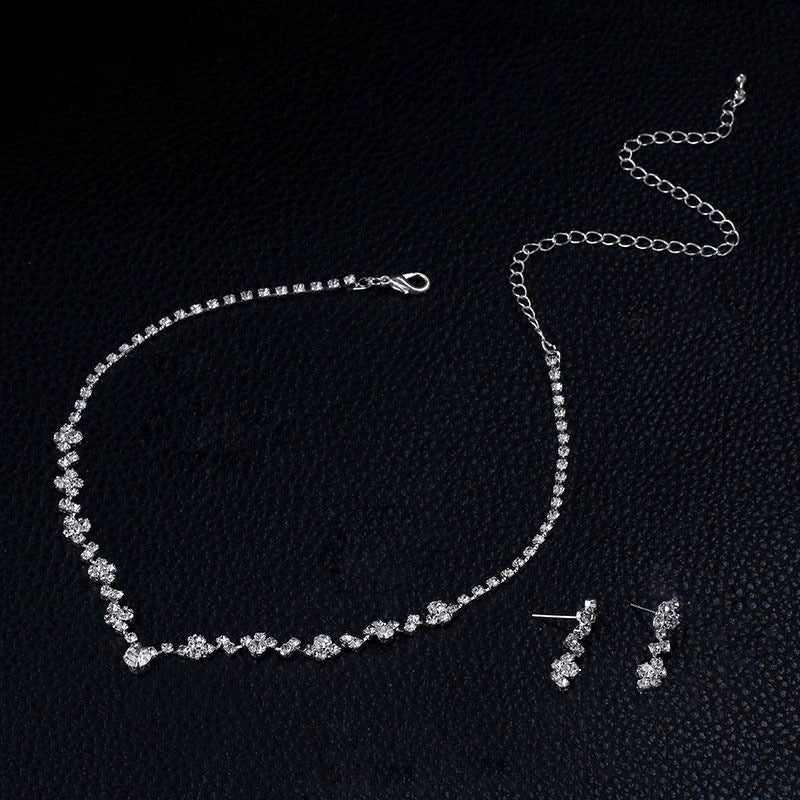 Roycebridal Legierung Strass Intarsien Kristall Voll Diamant Halskette Ohrringe Dreiteiliges Set Brautschmuck